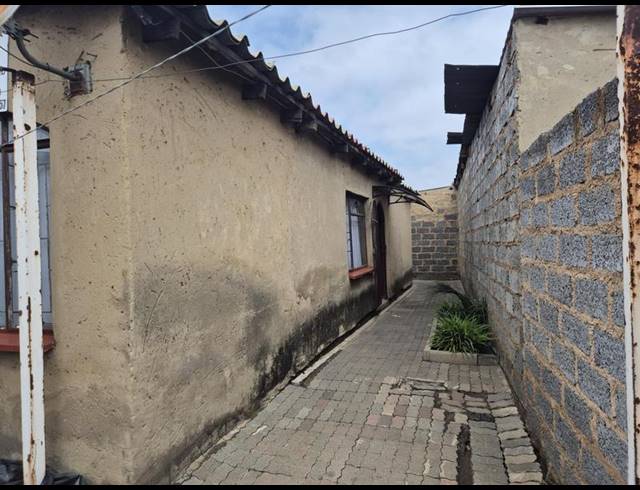 3 BEDROOM HOUSE FOR SALE IN GERMISTON SOUTH